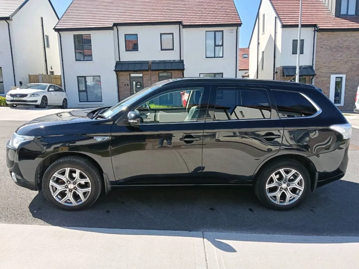 Mitsubishi outlander PHEV 2015 - Image 3