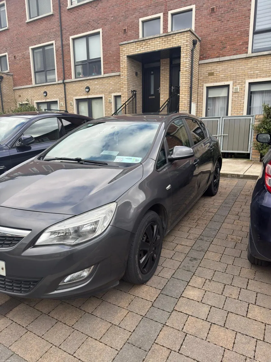 Opel Astra 2011 - Image 4