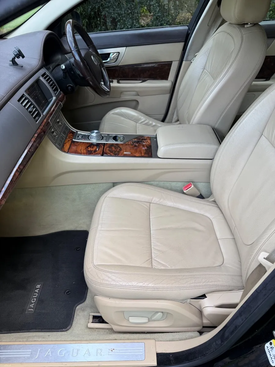 Rare 3L Petrol Jaguar XF 2008 - Image 2