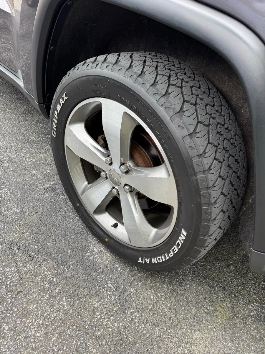 Crew Cab Jeep Grand Cherokee Limited+ 4X4 - Image 5