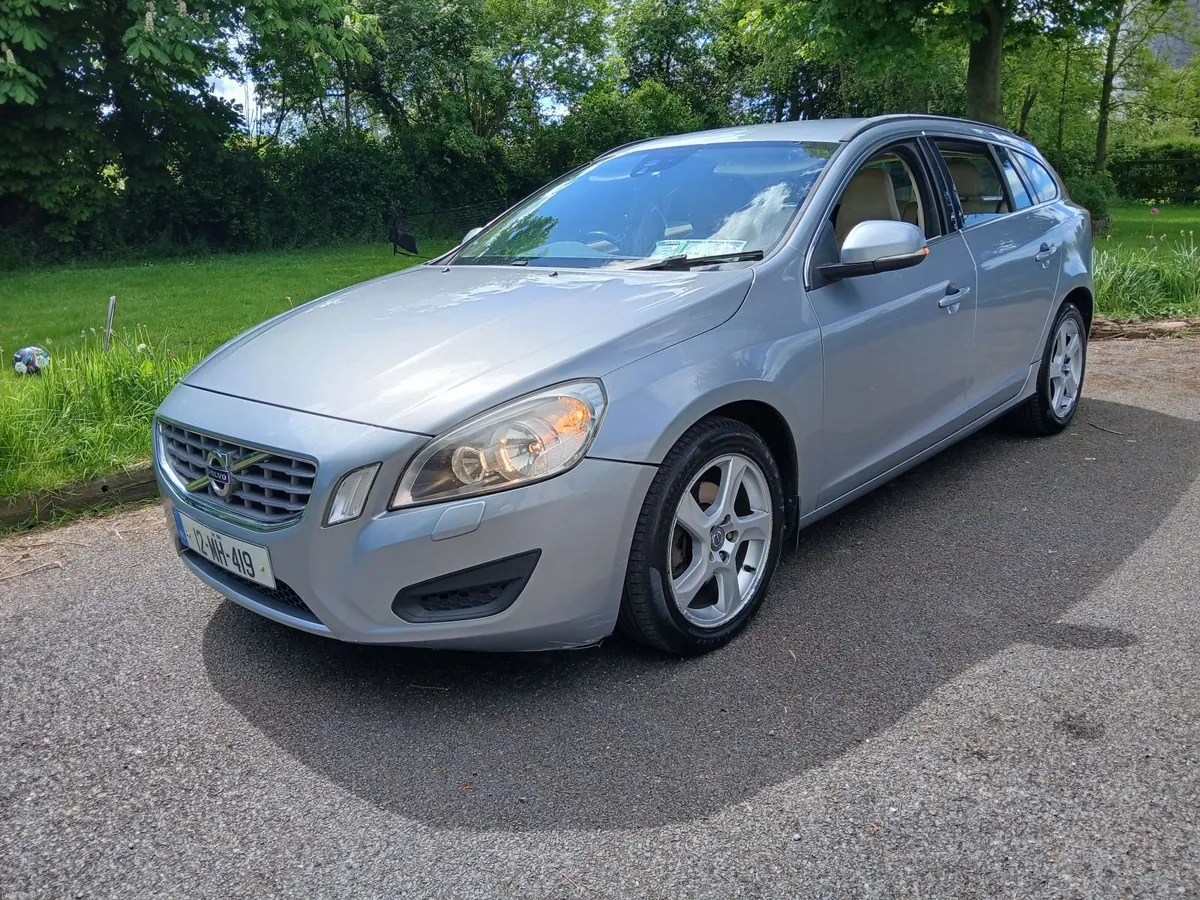 Volvo V60 2.0D Automatic - Image 2