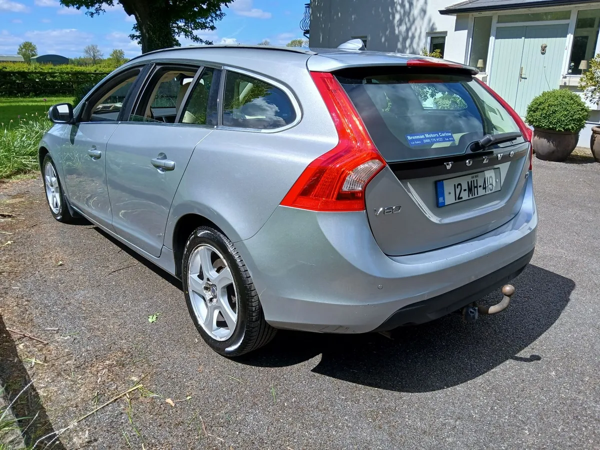 Volvo V60 2.0D Automatic - Image 3