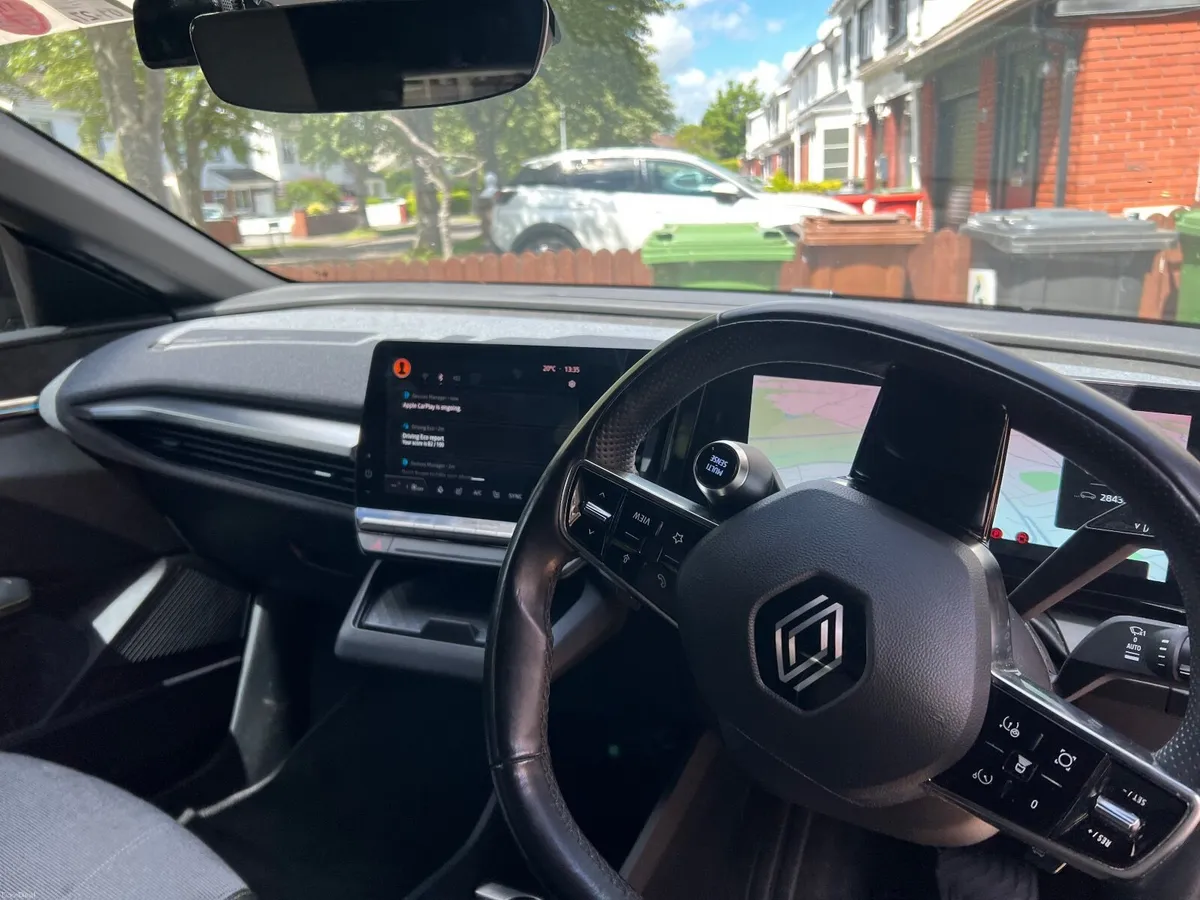 Renault Megane E-Tech 2023 - Image 4