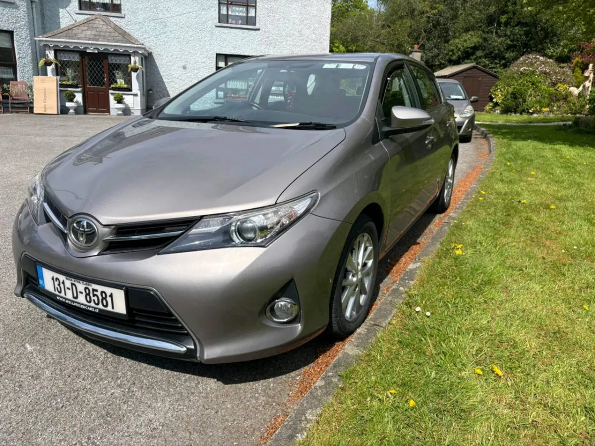 2013 Toyota Auris 1.33 Dual VVT-i Luna (High Spec) - Image 1
