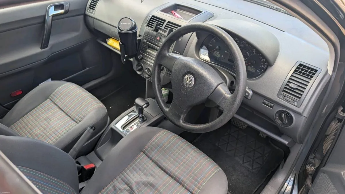 Automatic Volkswagen Polo 2007 - Image 2