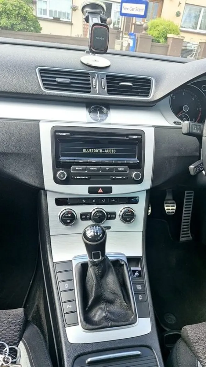 2014 Volkswagen Passat R-Line - Image 3