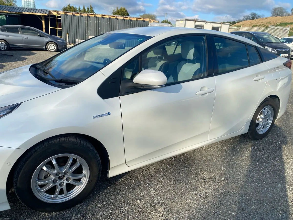 Toyota prius 2019 - Image 2