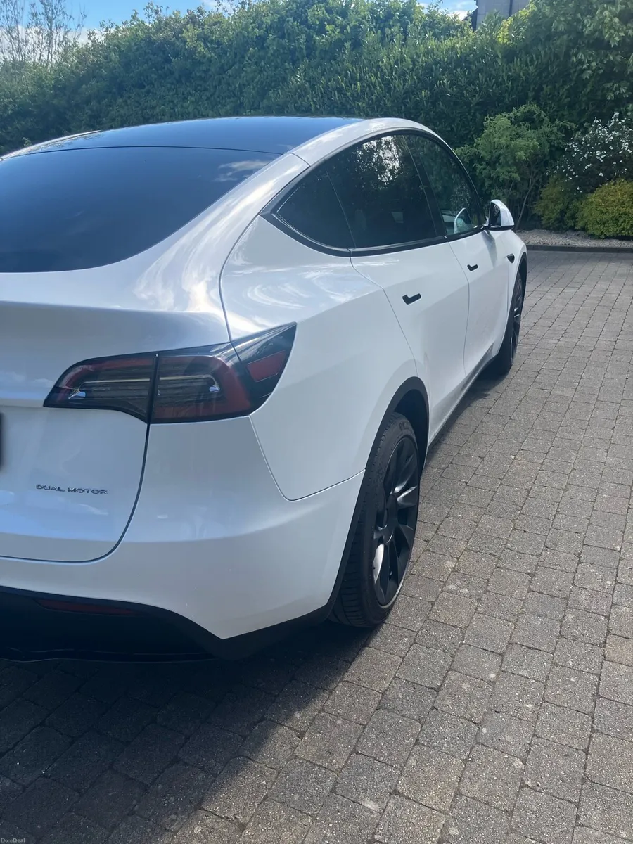 Tesla Model Y LR AWD - Image 3