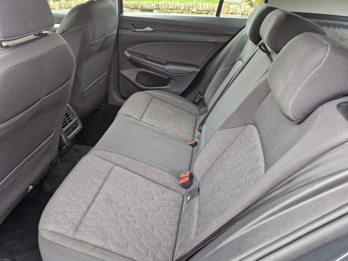 Volkswagen Golf 2024 - Image 3