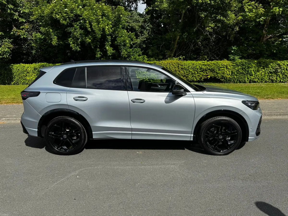 VW Tiguan - R Line - 2.0tdi Automatic - Pan-roof - Image 3