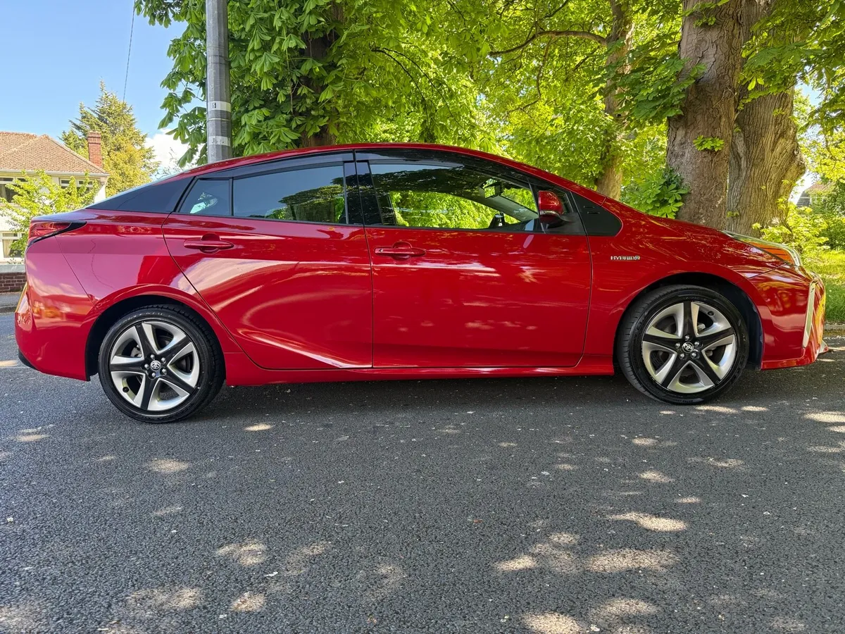 2019 Toyota Prius LEATHER TRADE IN CONSIDERED - Image 2