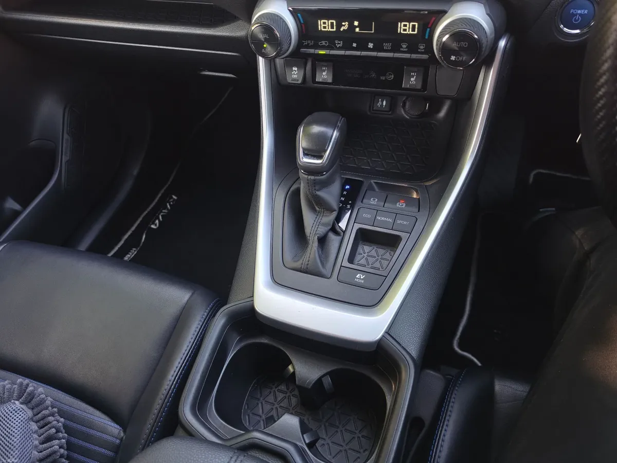 2019 Toyota RAV4 Hybrid Sport - Image 4