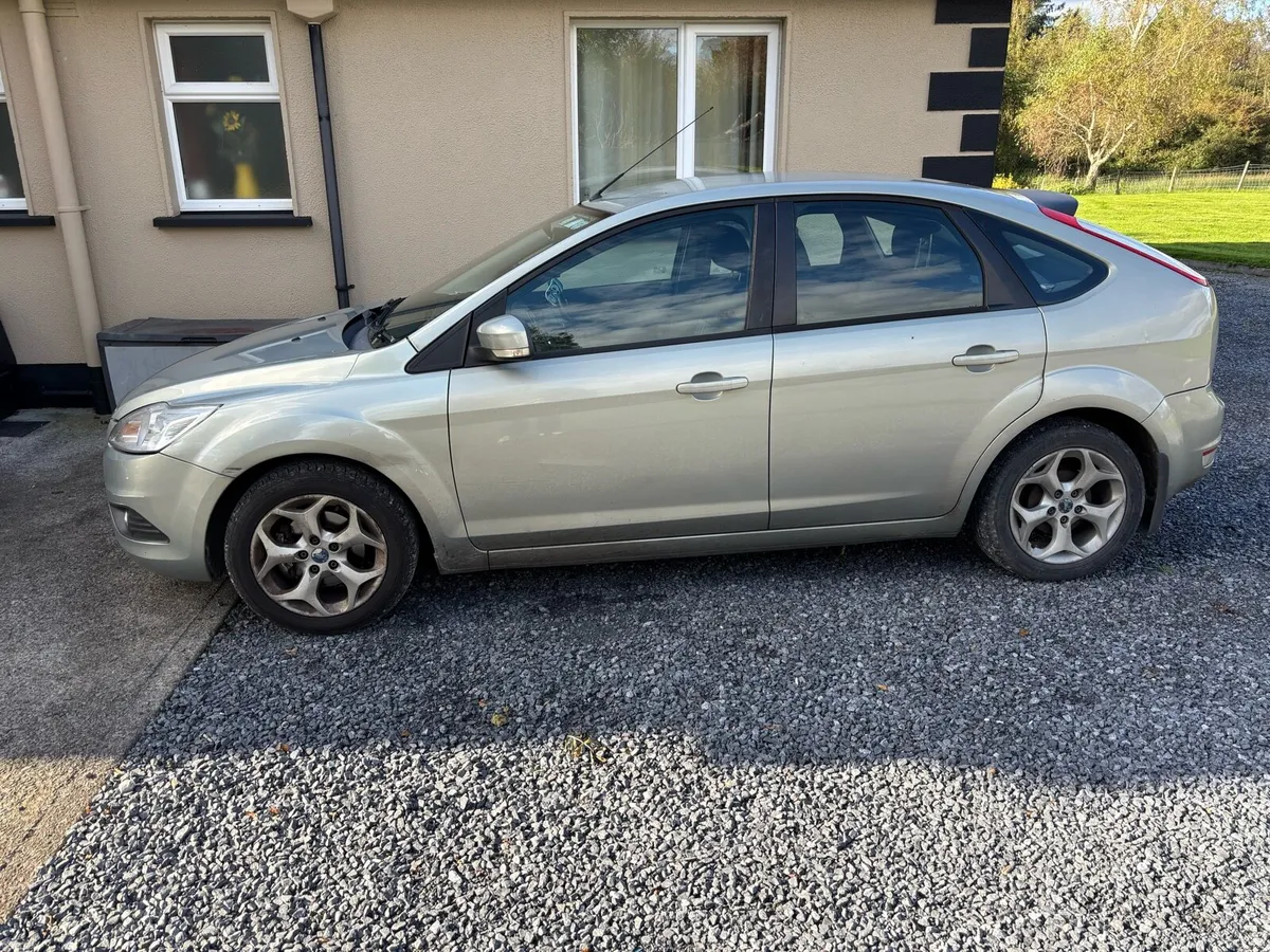 2010 Ford focus - Image 2