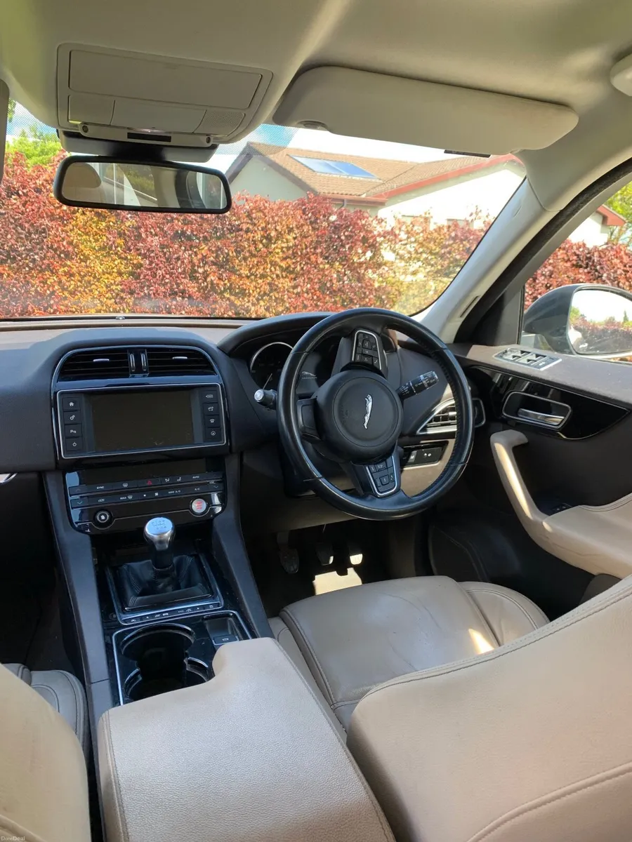 Jaguar F-Pace 2017 - Image 3