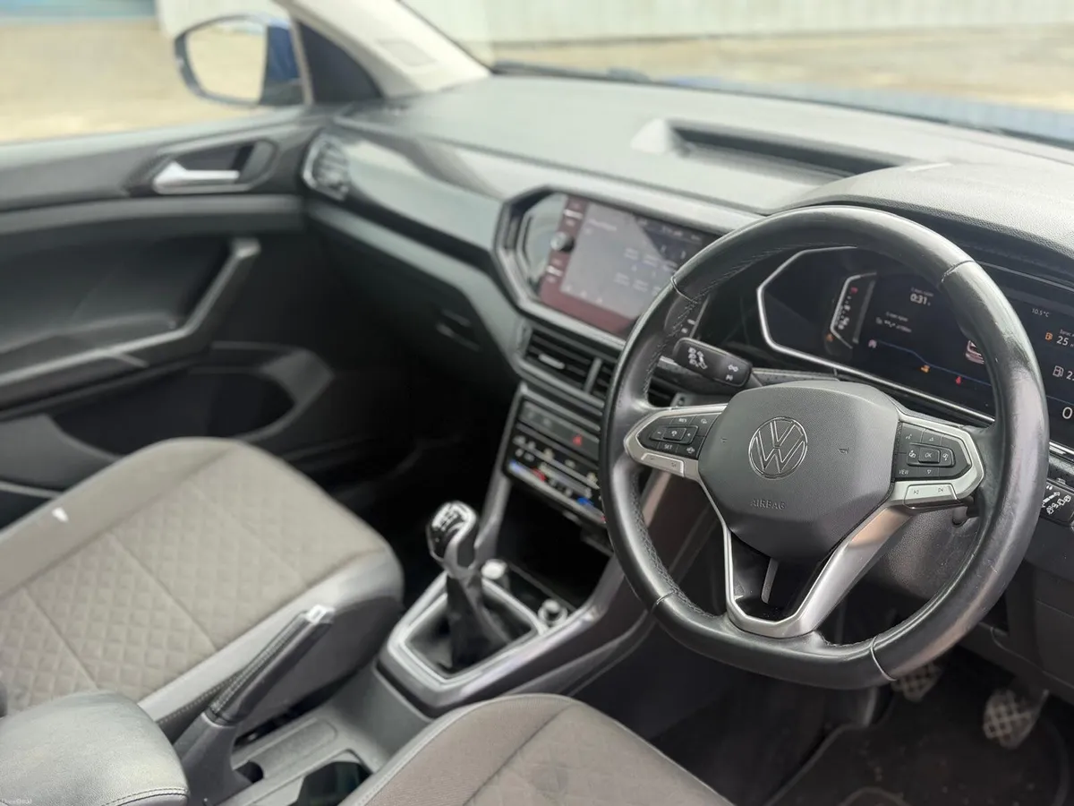 Volkswagen T-Cross 2023 - Image 3