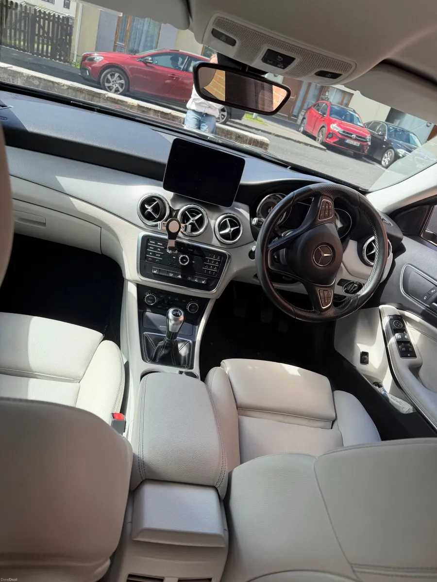 Mercedes-Benz GLA 2016 - Image 4