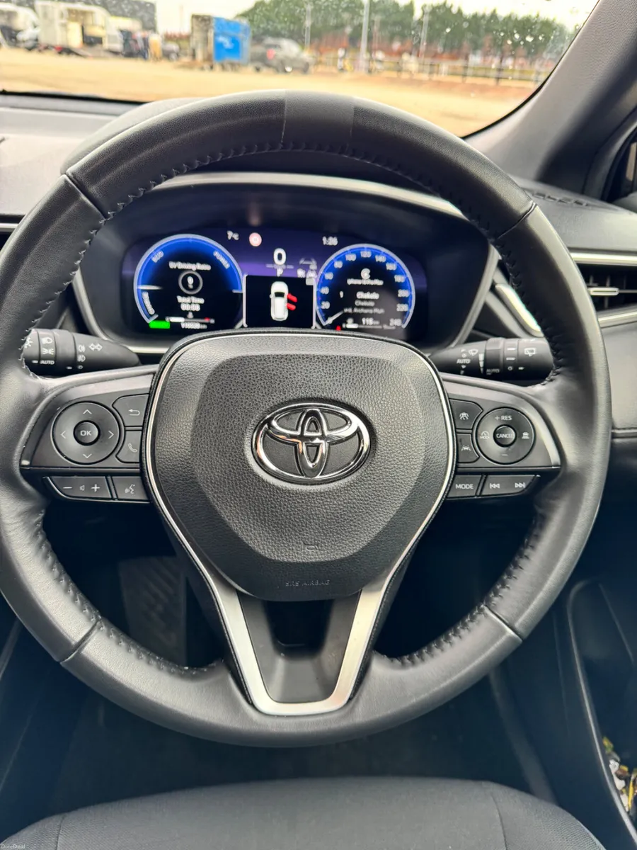Toyota Corolla 2023 in great condition - Image 3