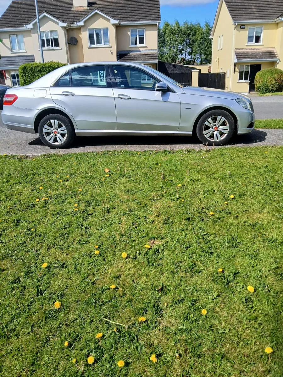 Mercedes-Benz E-Class 2010 - Image 2