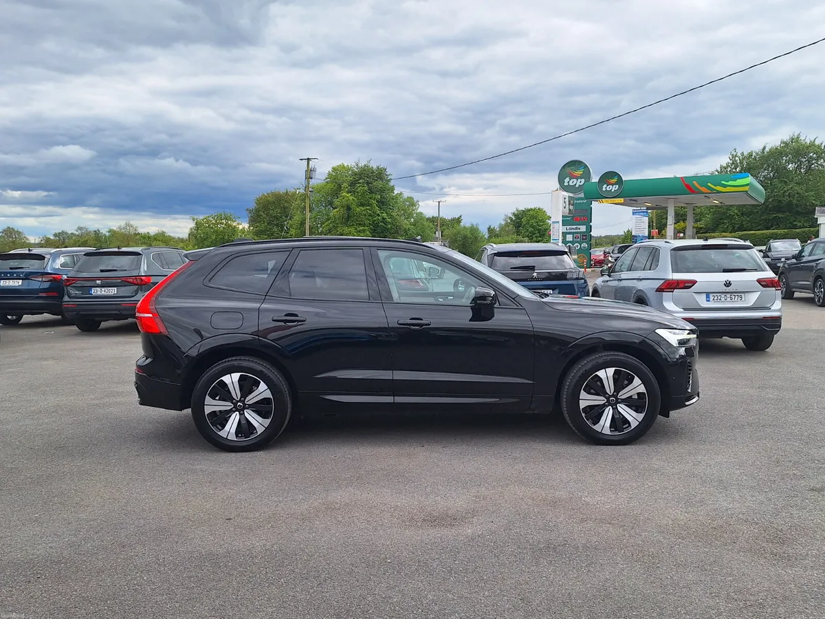 Volvo XC60 2.0 Plus Dark Top Spec/Sunroof/Leather - Image 2