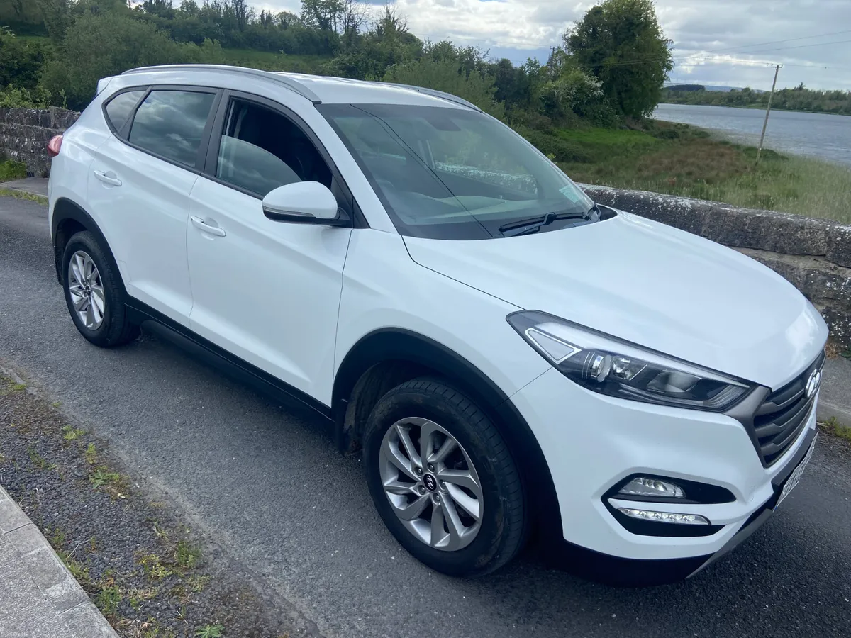 Hyundai Tucson 2.0td 4wd Executive - Image 1