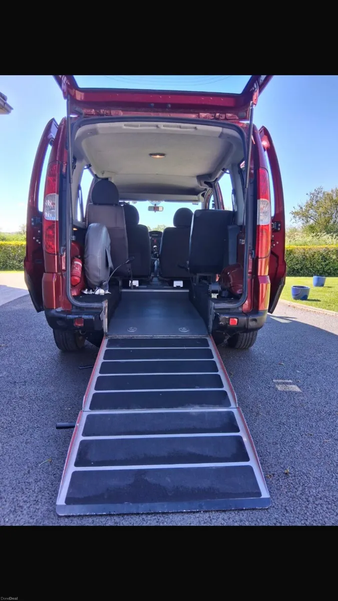 FIAT DOBLO WHEELCHAIR VEHICLE NCTD4/27 - Image 3