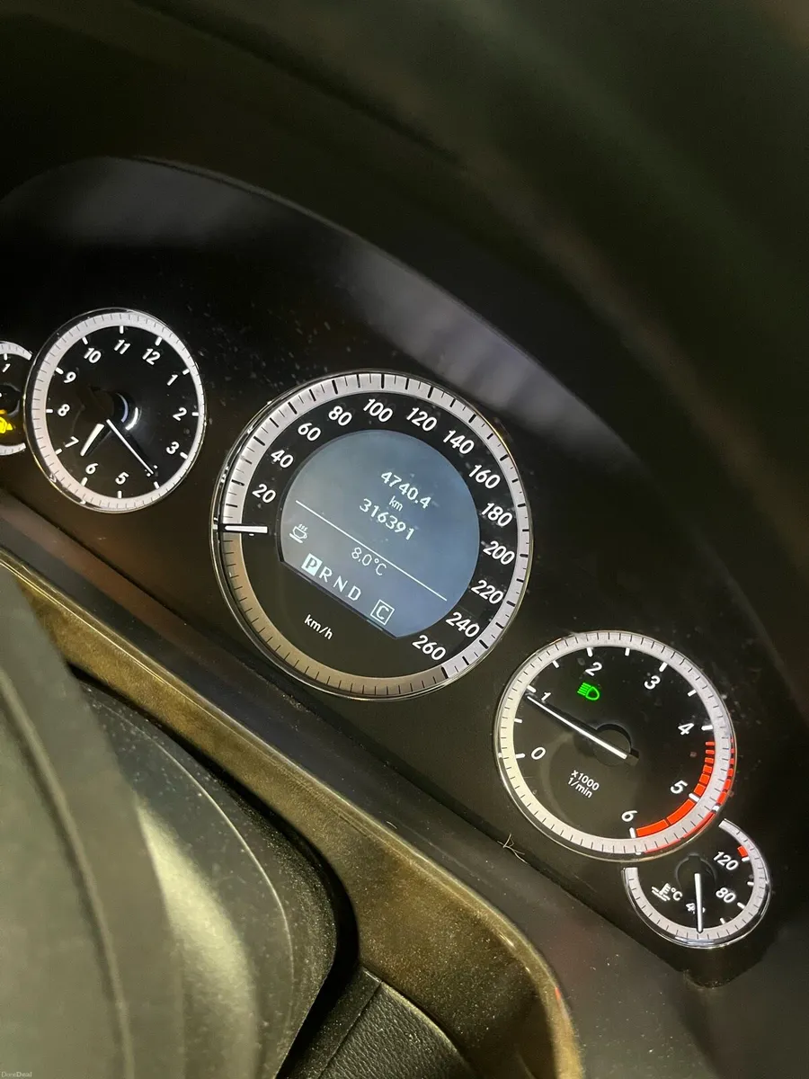 Car - Image 4