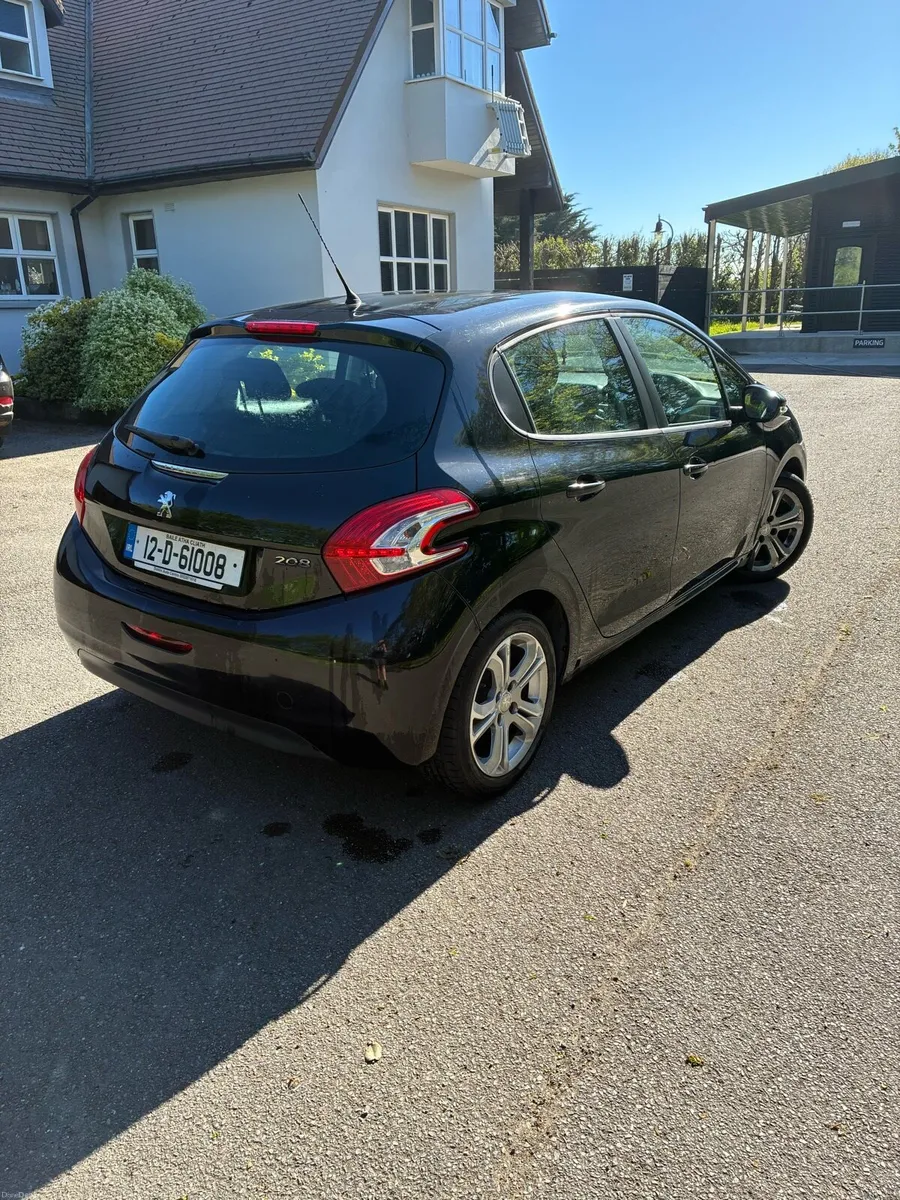 Peugeot 208 2012 1.2 petrol manual - Image 3
