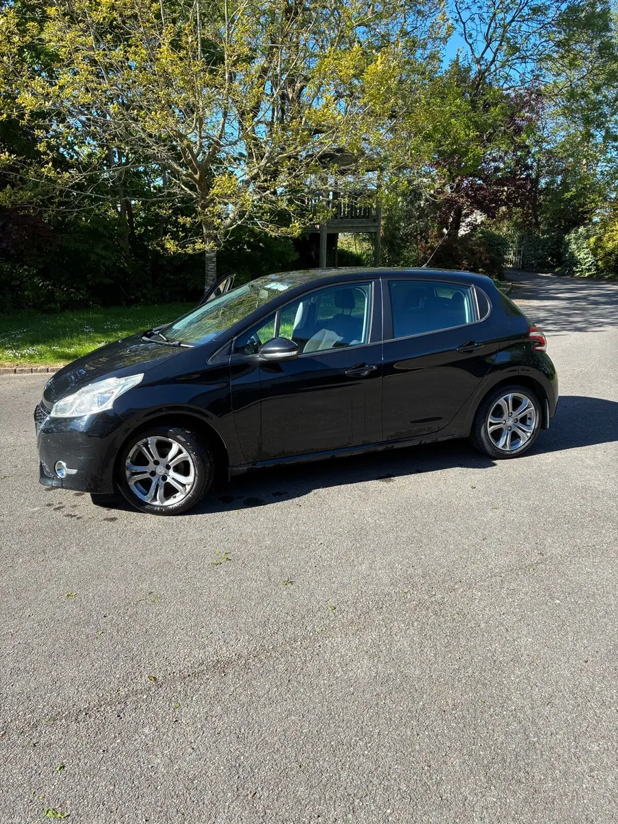 Peugeot 208 2012 1.2 petrol manual - Image 1