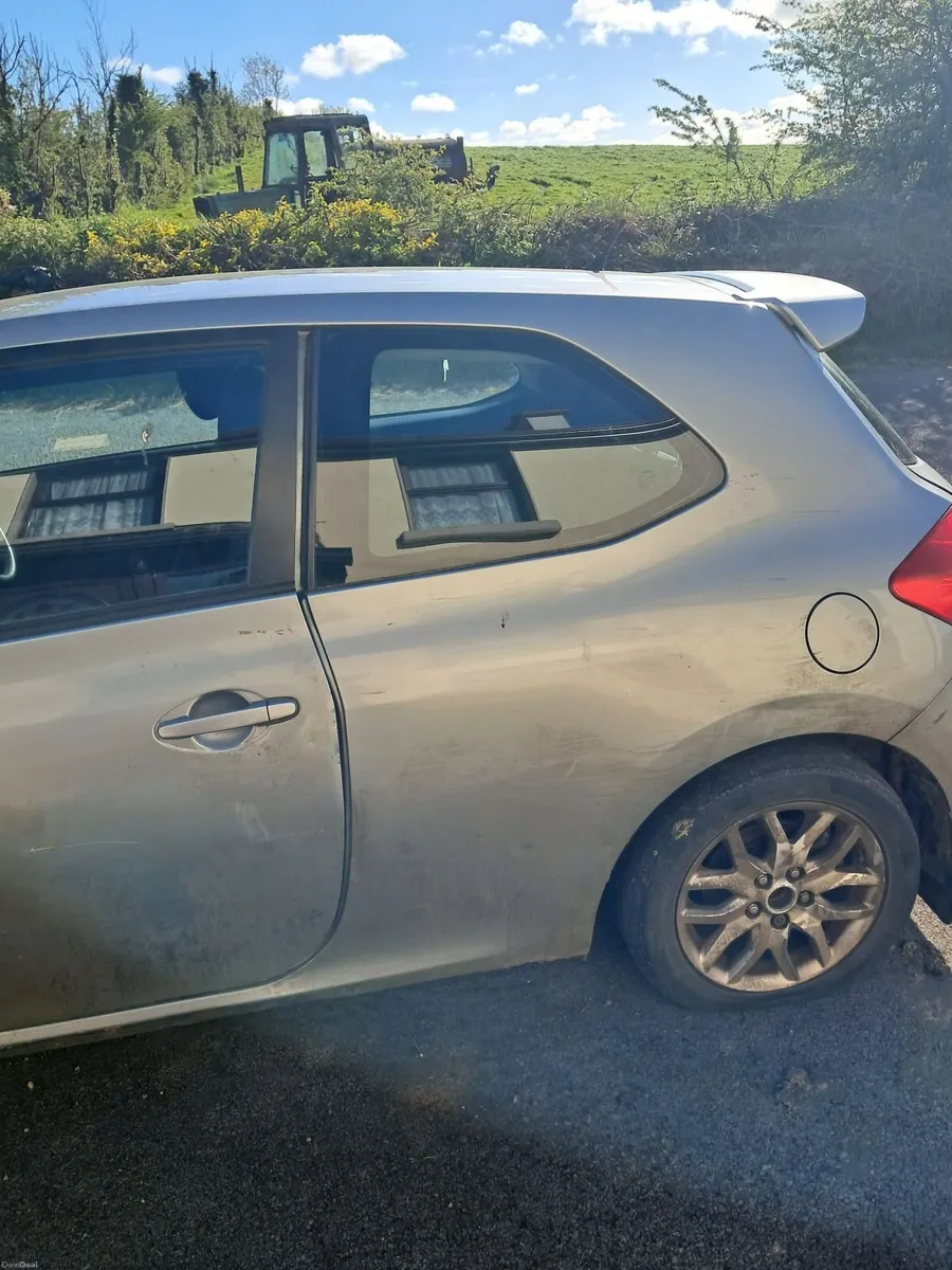 Toyota Auris 2009 - Image 1