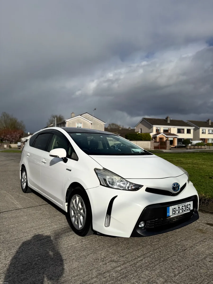 Toyota Prius 2015 IMMACULATE CONDITION - Image 3