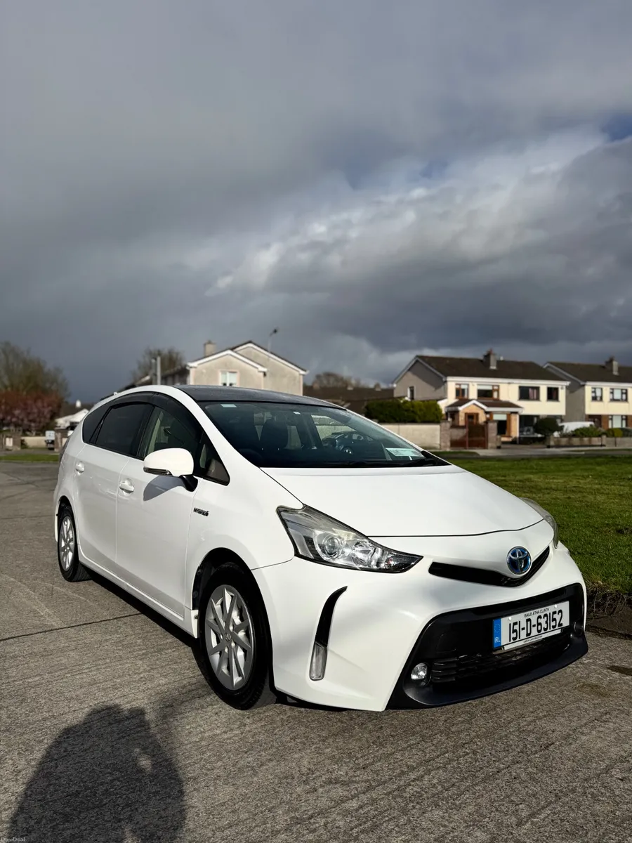Toyota Prius 2015 IMMACULATE CONDITION - Image 2