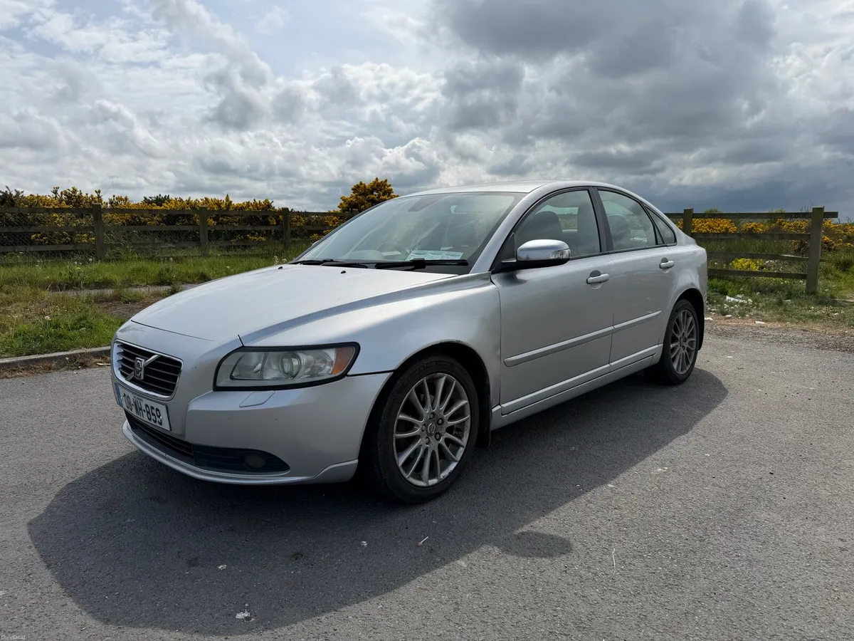 Volvo S40 - Image 1