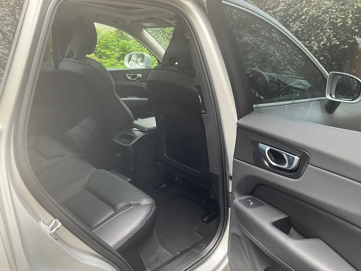 2020 Volvo XC60 T8 Inscription - Image 2
