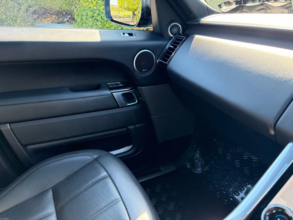 BARGAIN Range Rover sports HSE petrol Hybrid 211 - Image 4