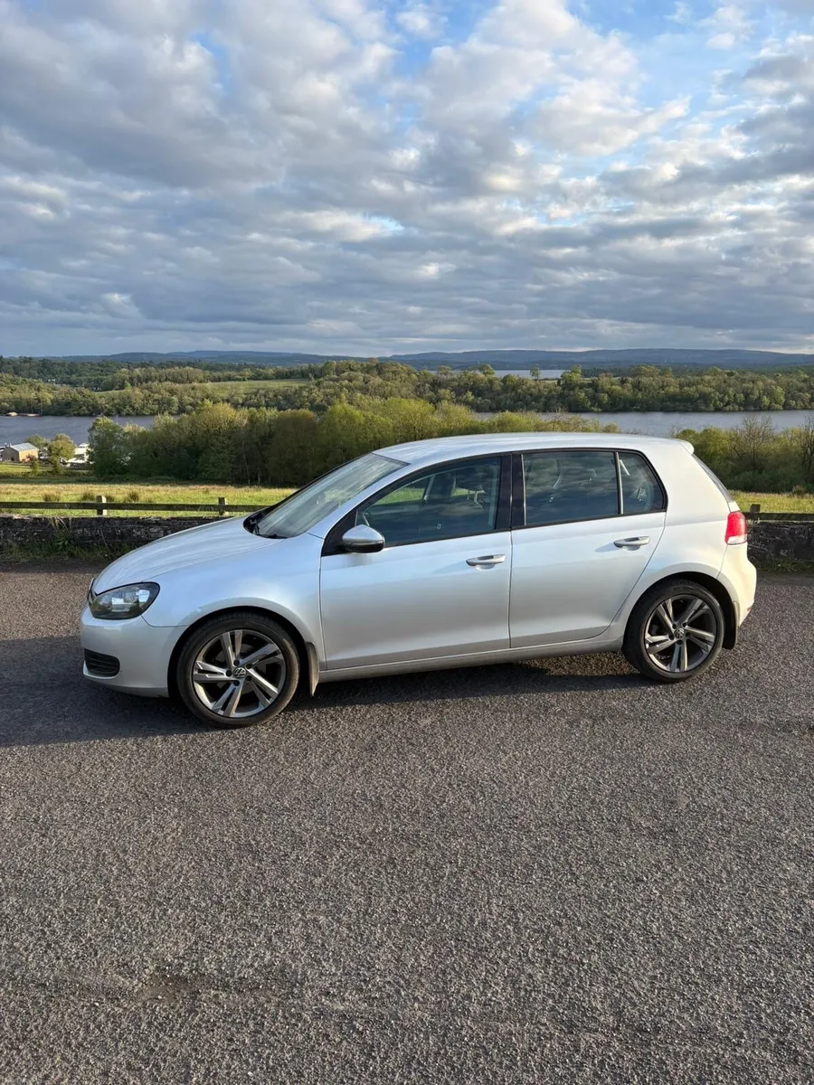 Volkswagen Golf 2010 - Image 2