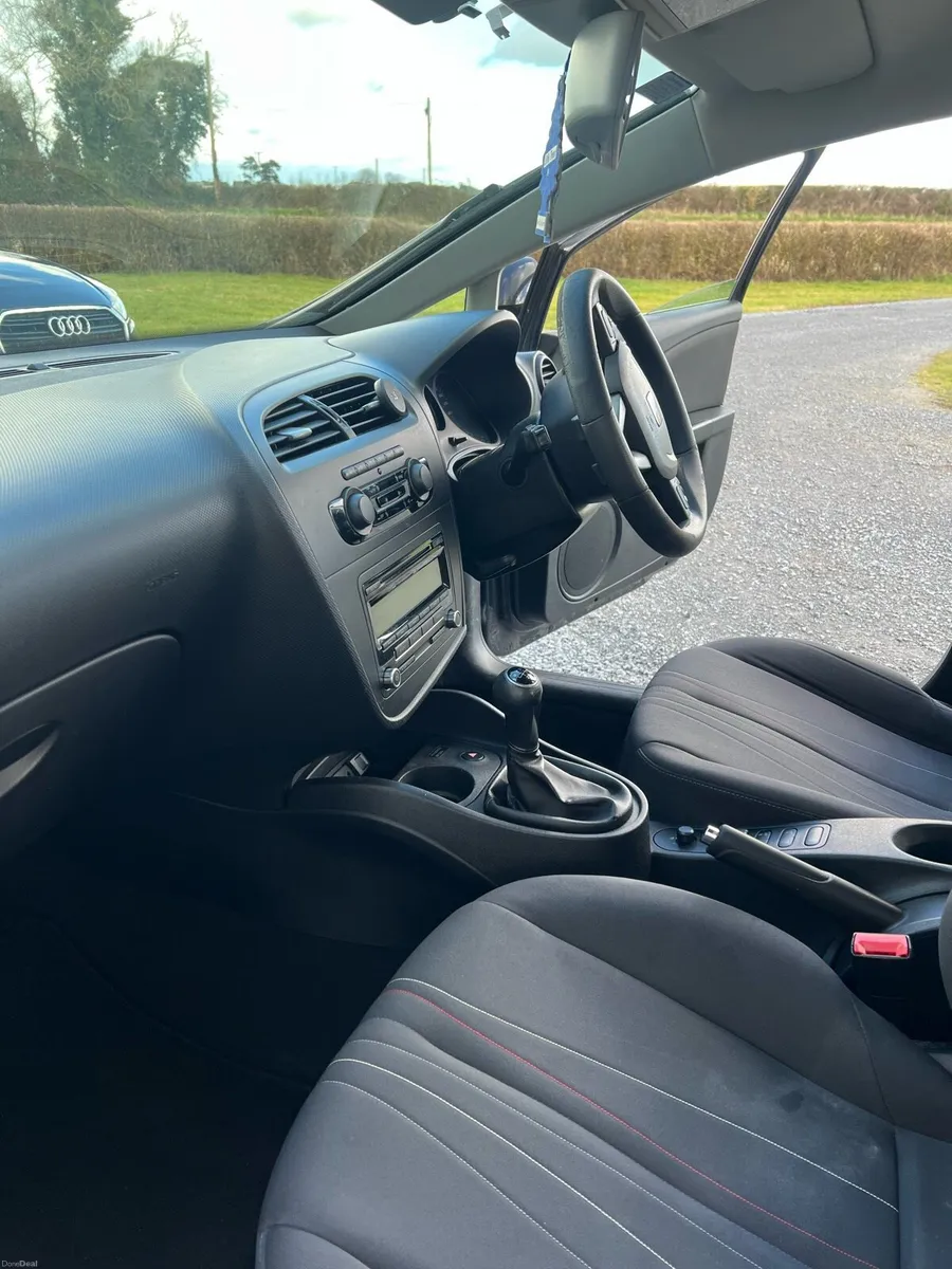Black 131 Seat Leon - Image 2