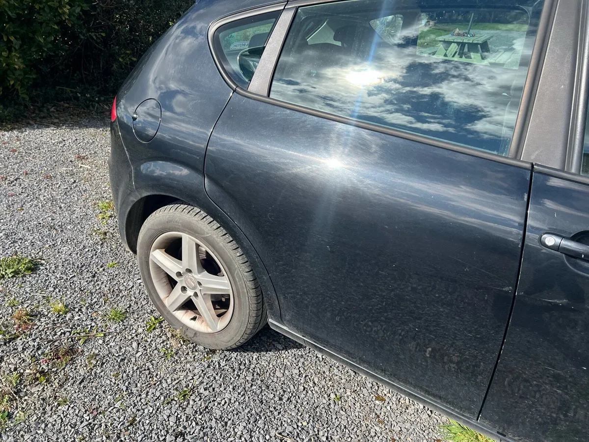 Black 131 Seat Leon - Image 3