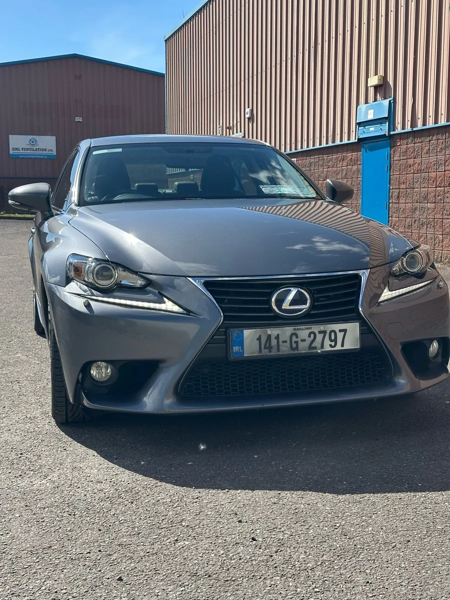 LEXUS IS 300H - Image 1