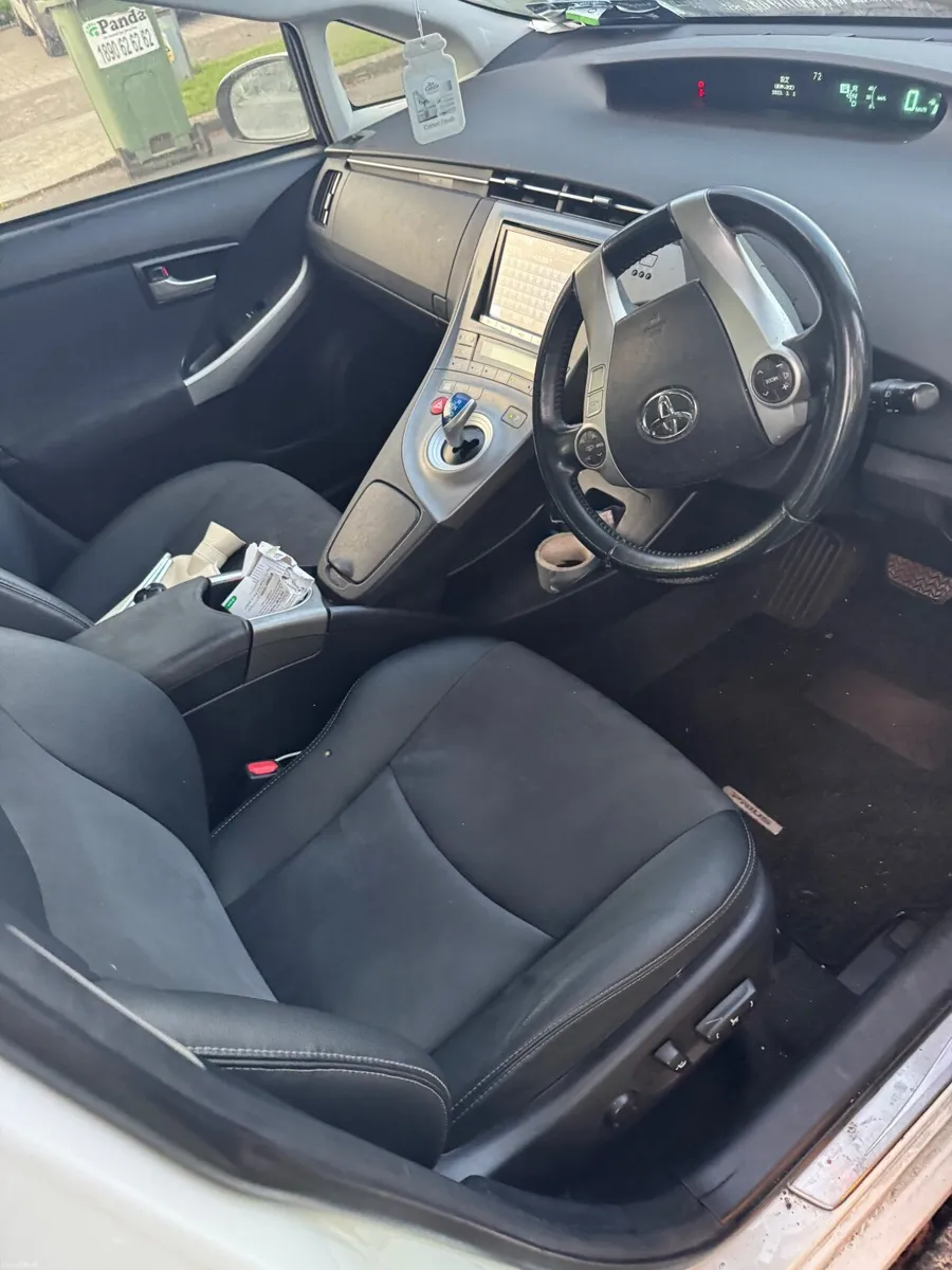 Toyota Prius 2015 - Image 2