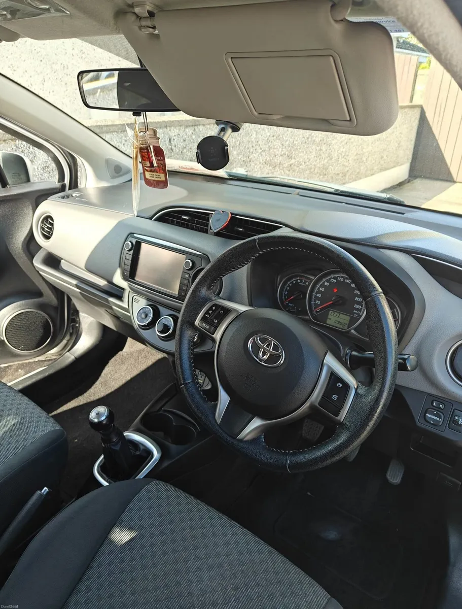 Toyota Yaris 2015 - Image 3