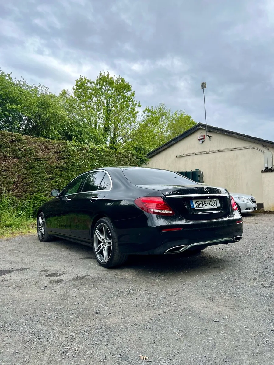 Mercedes E220d AMG 4Matic - Image 4