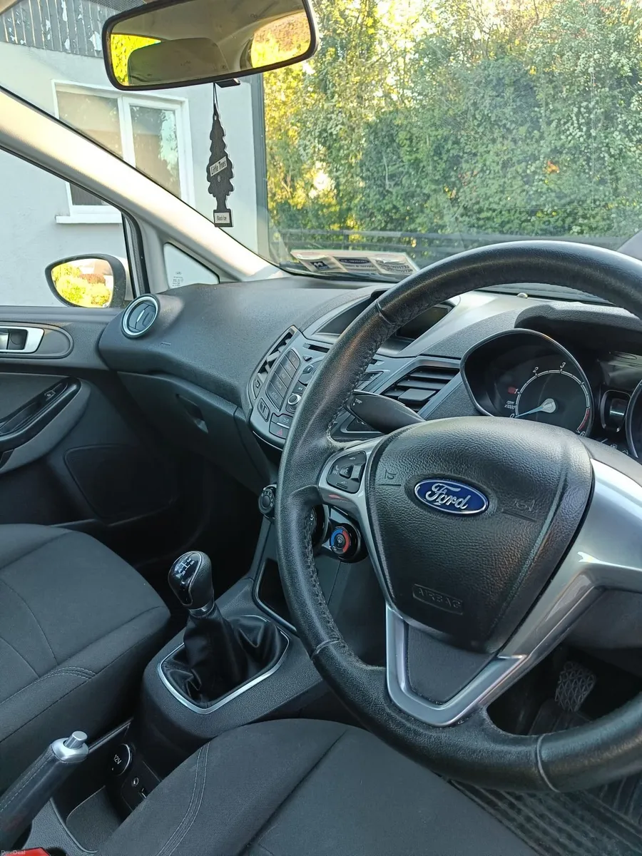 Ford Fiesta 2015 - Image 6