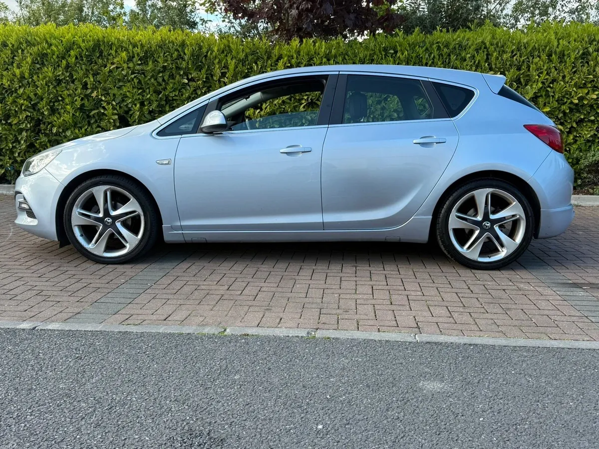 VAUXHALL ASTRA 1.6 PETROL NCT 12/26 TAX 07/26 - Image 3