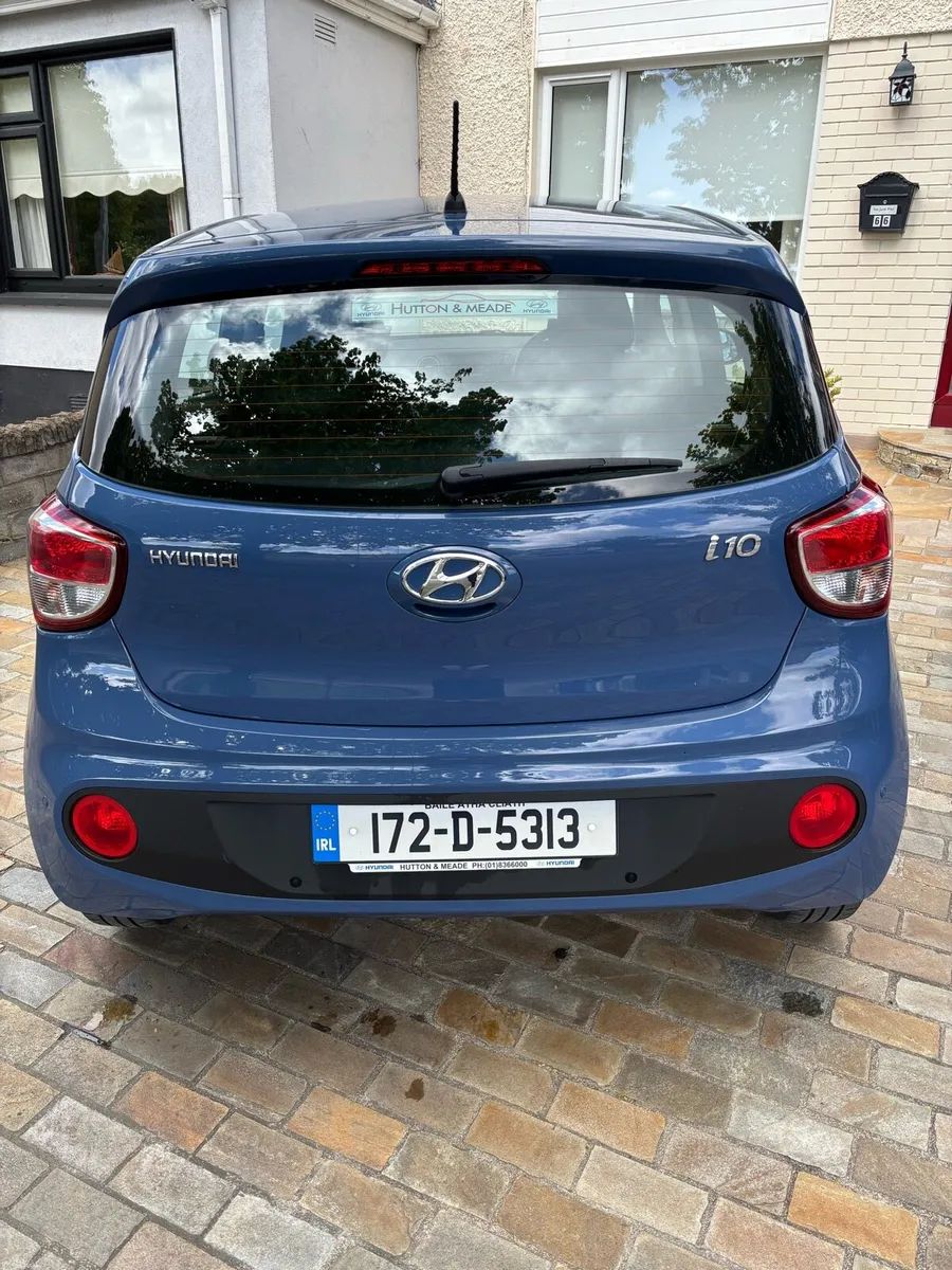Hyundai i10 Deluxe - Image 2