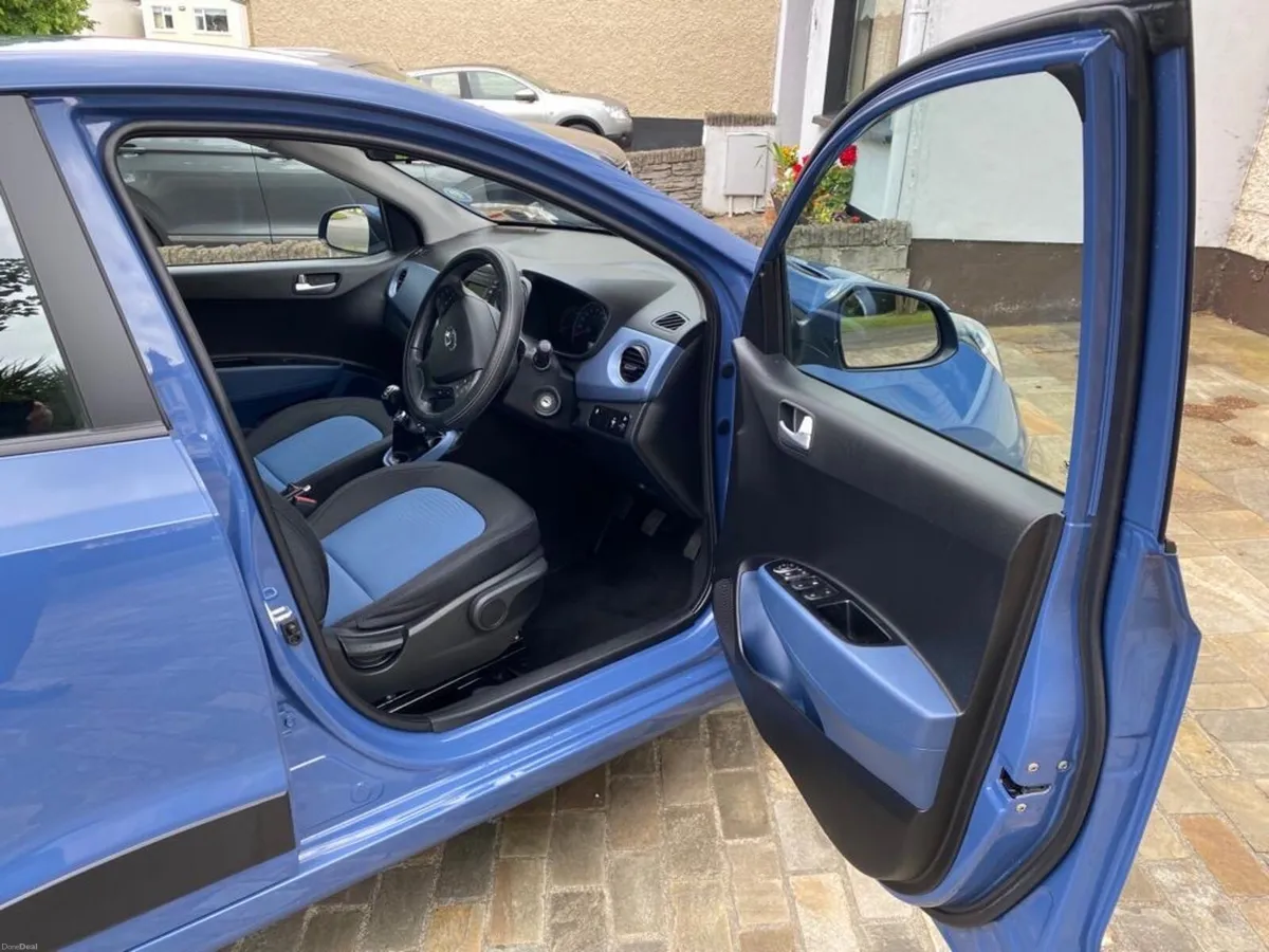 Hyundai i10 Deluxe - Image 4