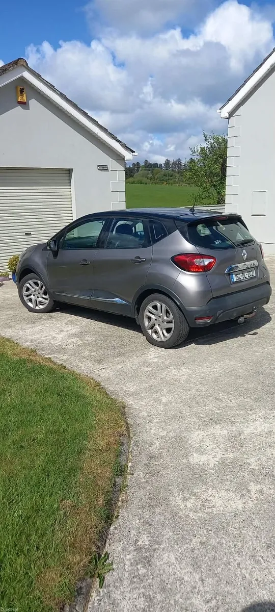 Renault Captur 2015 1.5 DYNAMIQUE- with Towbar - Image 4