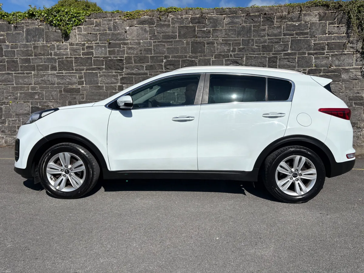 172 Kia Sportage Platinum S, full service history - Image 5