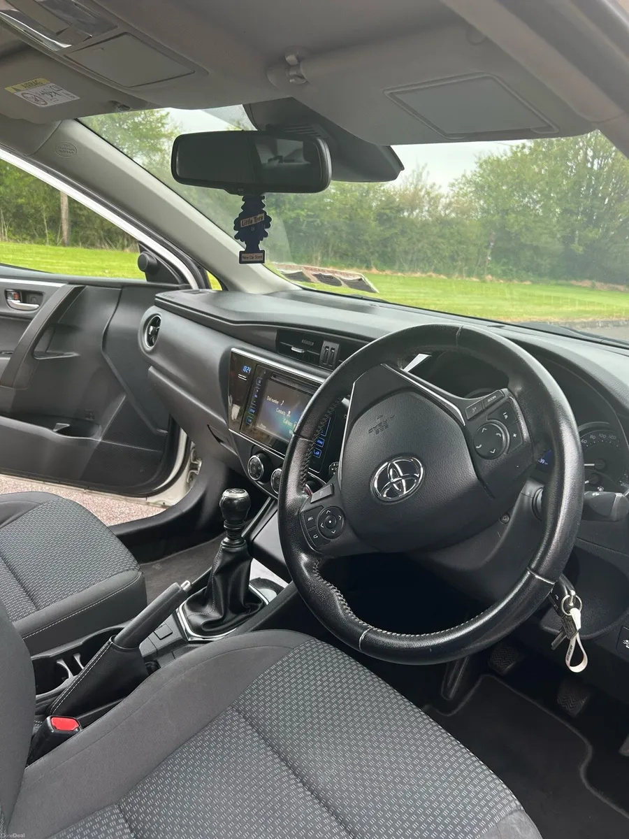 Toyota Corolla 2017 - Image 4