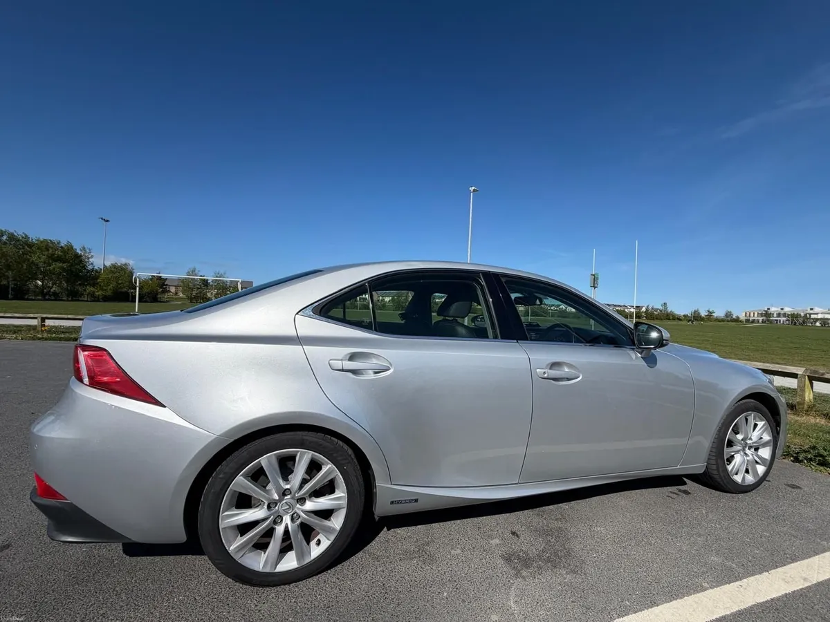 Lexus IS 2014 Luxury - Image 3