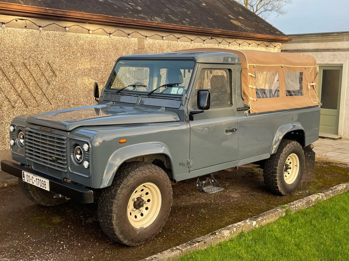 Land Rover Defender - Image 2